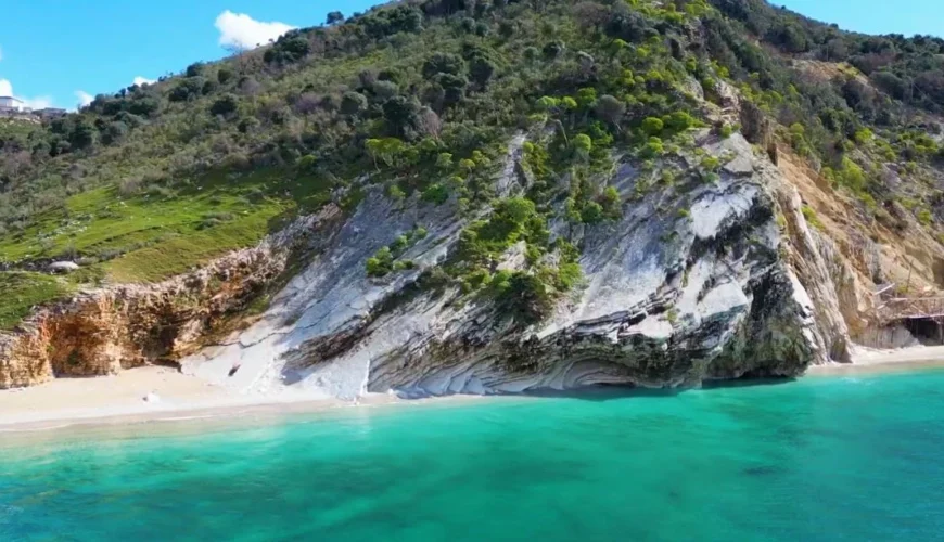 Plazhi i Pasqyrave: Albania’s Hidden Gem