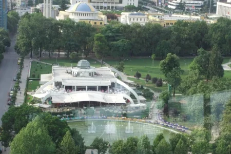 Rinia Park, Tirana