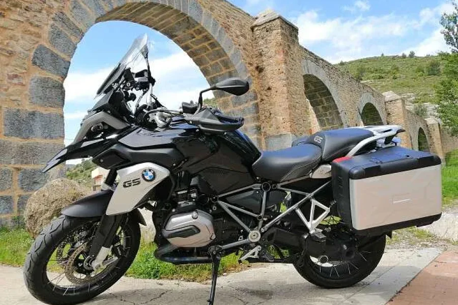 RENT BMW R 1200 GS – TRIPLE BLACK